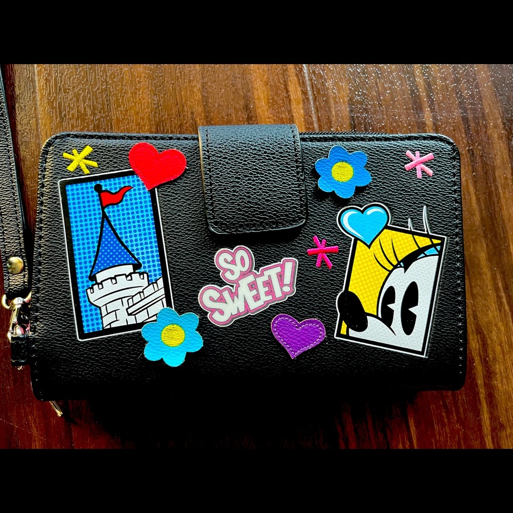 Disney wristlet Mickey and Minnie mouse black wristlet wallet